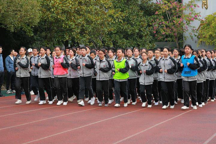 温州市南浦实验中学跑操,学校供图2018年10月,由浙江省教育厅,省卫健