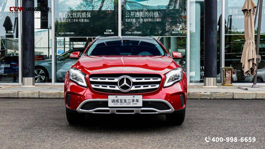 8万公里上牌时间:2019-02奔驰 gla200 时尚型在春裁底色,微雨着墨