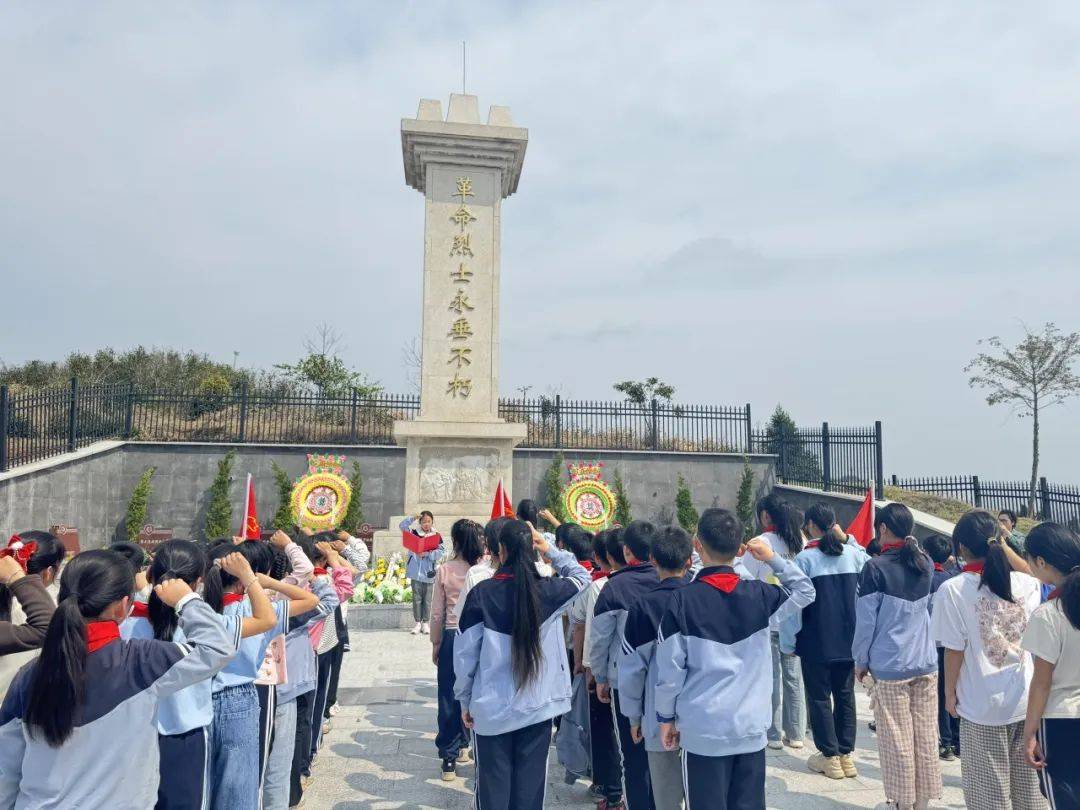 清明祭英烈 哀思献忠魂 | 磐安县青少年开展清明祭扫