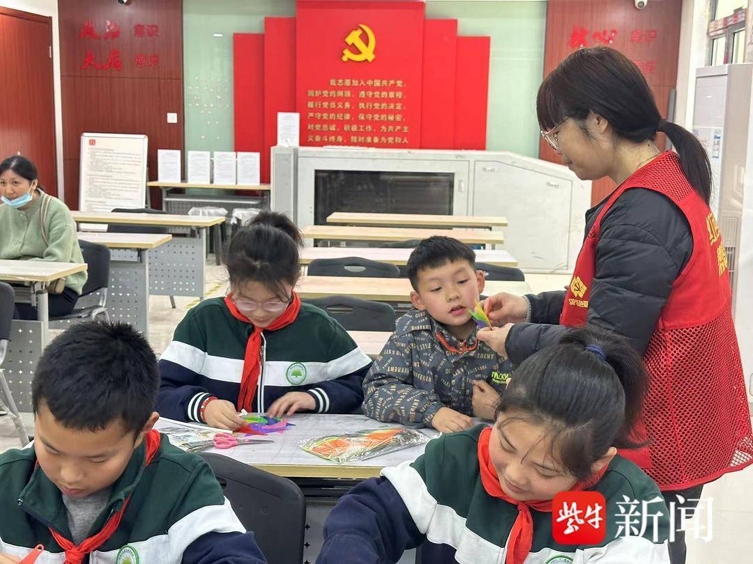 丰富多彩的图片示例和形象生动的动画系统讲解了气象知识,防灾减灾等