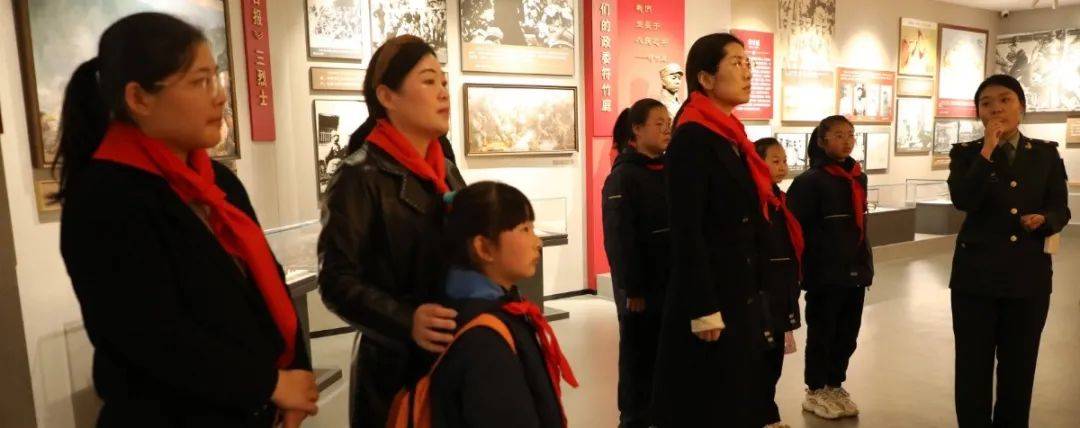红领巾多彩实践丨承先烈遗志展少年新风