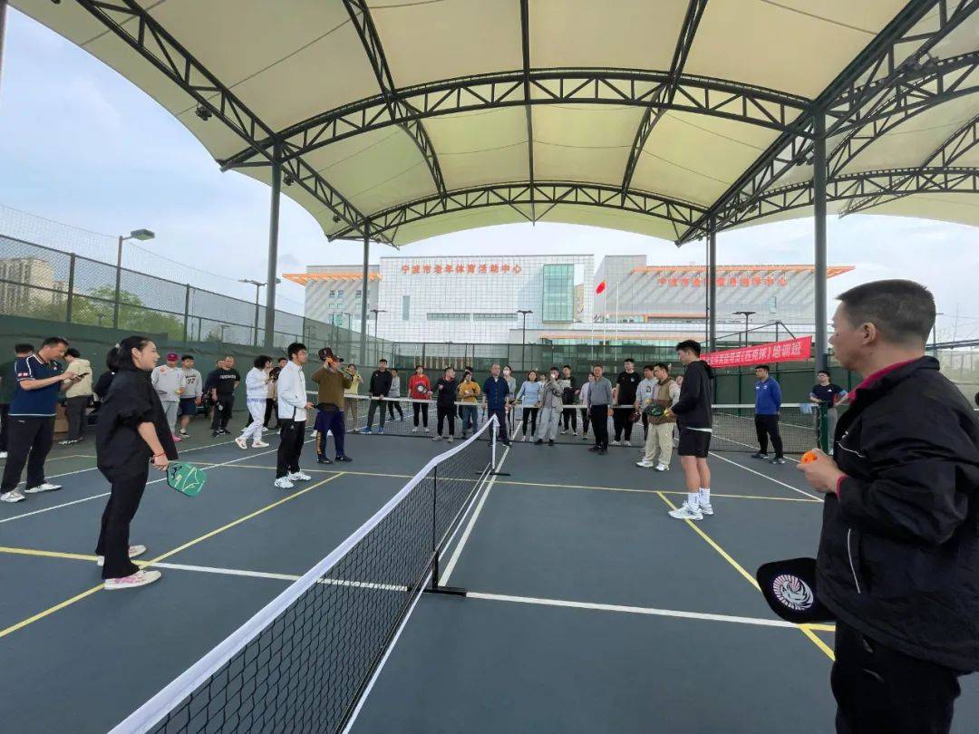 大学的体育老师,他上月刚刚参加了在广州英德举行的国际匹克球邀请赛