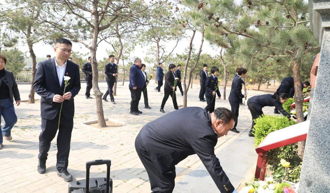 缅怀先烈志共筑中华魂大兴区生态环境局开展缅怀先烈