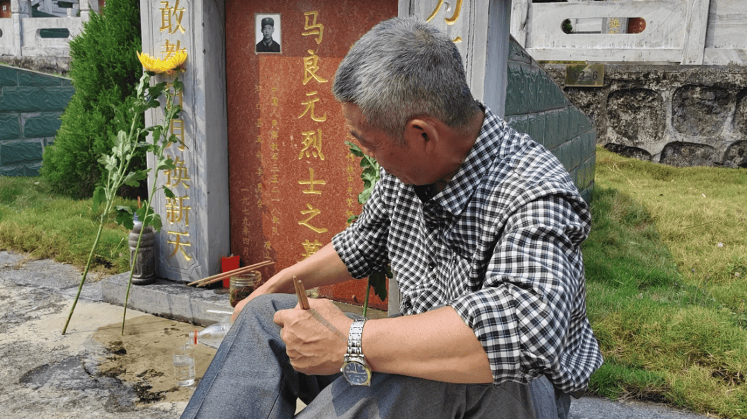 贵州组织烈士亲属代表前往广西云南开展祭扫活动侧记(二)_父亲