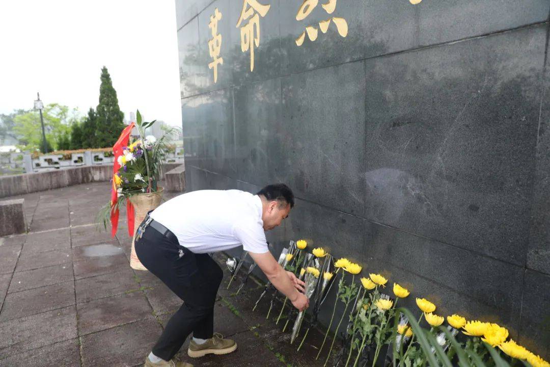 汲取奋进力量——兰溪市博物馆开展清明祭英烈主题党日活动_教育_革命