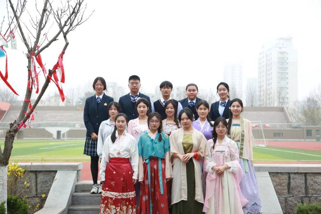 全环境立德树人趁取春光迎花朝万物筝风祈良愿