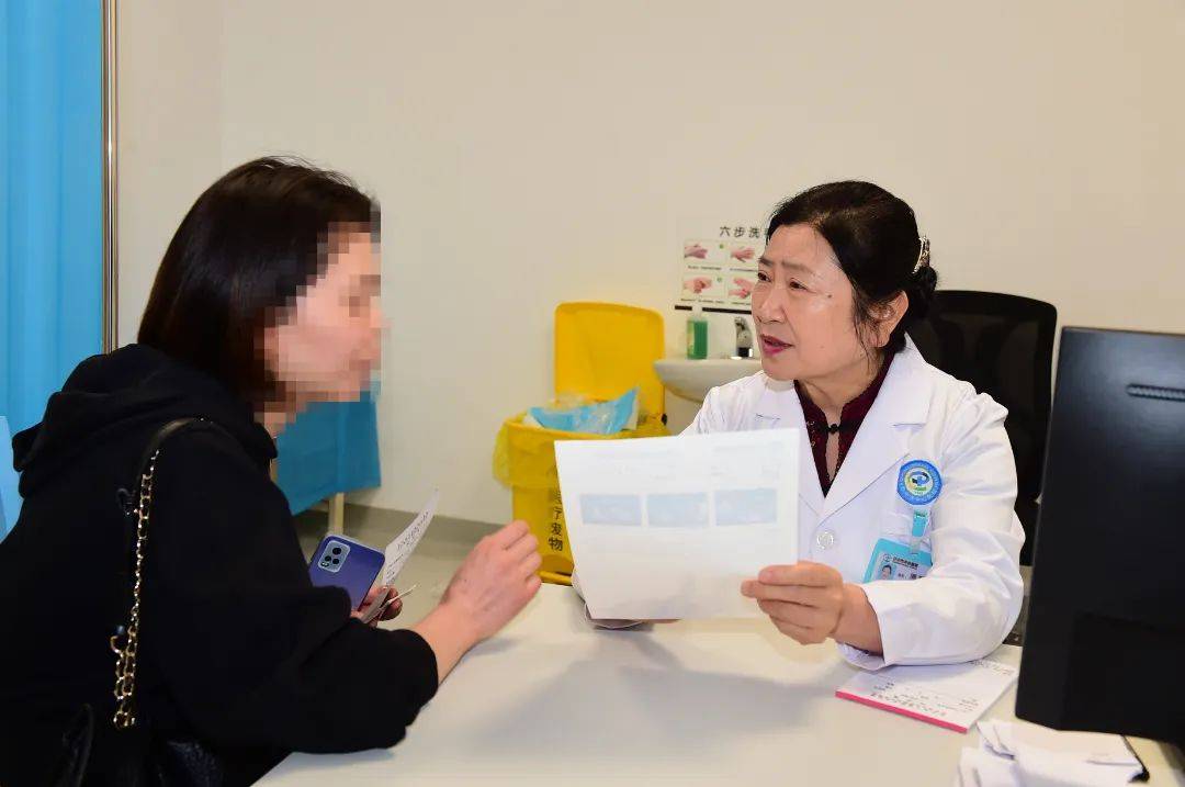 关于北京中西医结合医院挂号微信客服-我来告诉你，全国人民一起抗击疫情的信息