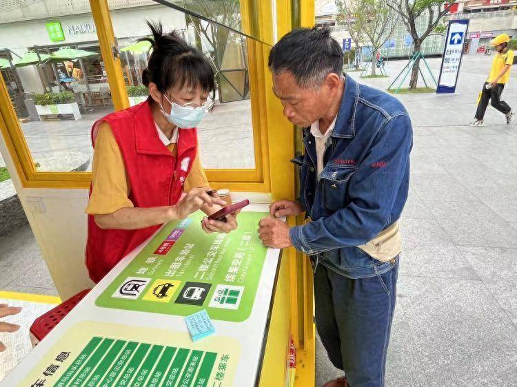 深圳北站先锋服务队用暖心服务彰显龙华温度