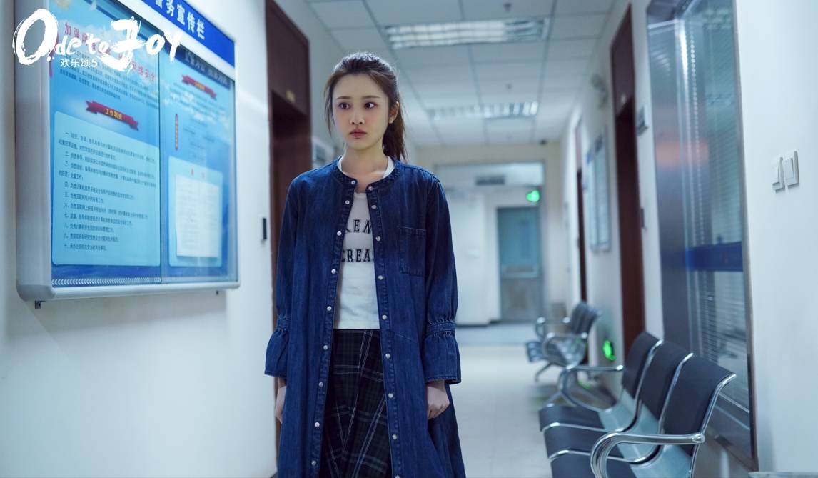 何悯鸿的反差,正是张慧雯追求的突破在电视剧《欢乐颂3》到《欢乐颂5