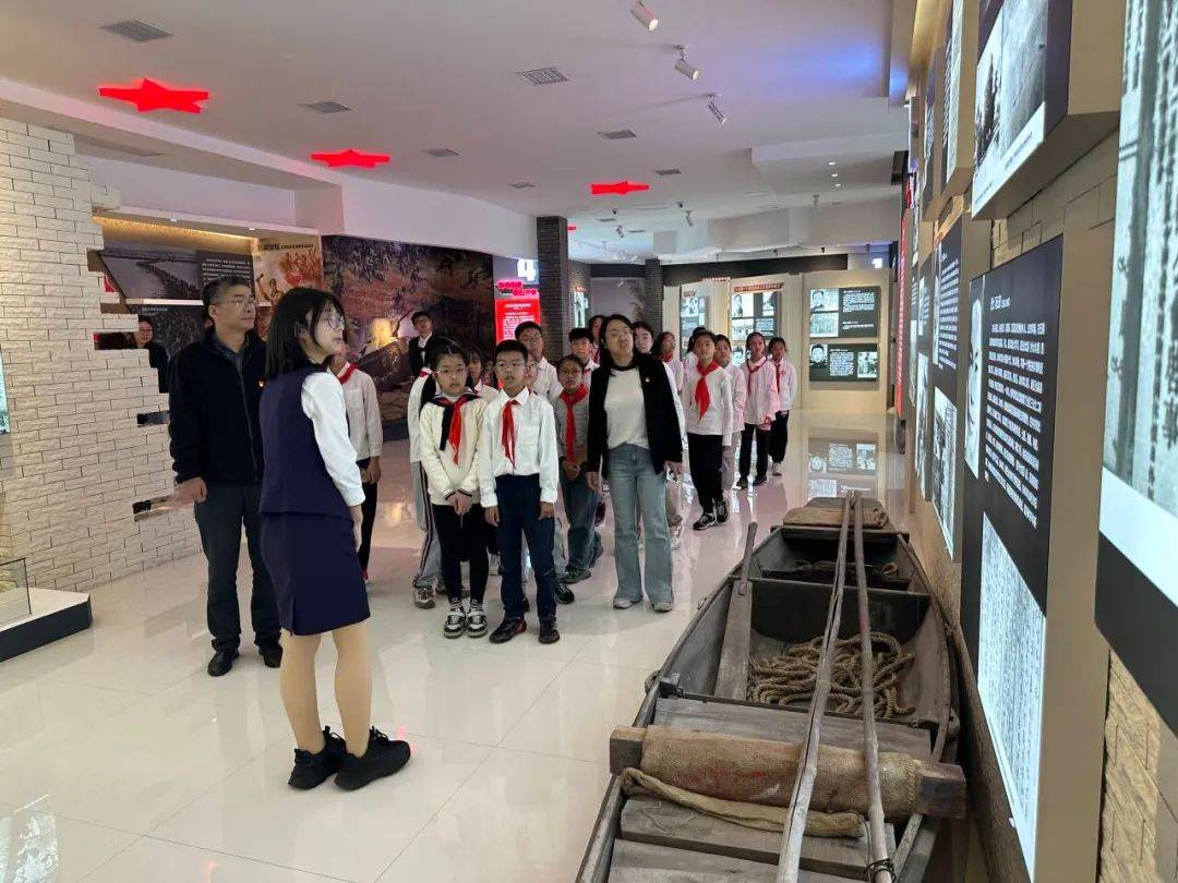 清明寄哀思——太仓市各校少工委开展"清明祭英烈"活动_小学_少先队员