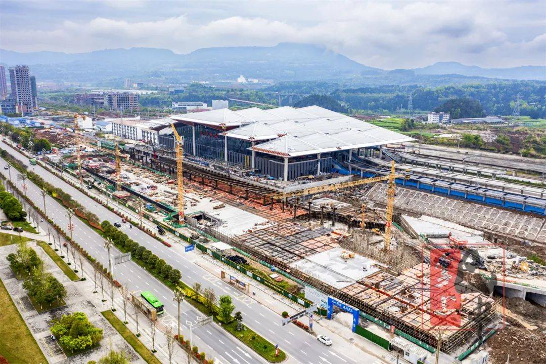 俯瞰巴南高铁巴中东站巴南高铁巴中东站站房建设现场建设中的巴中西站