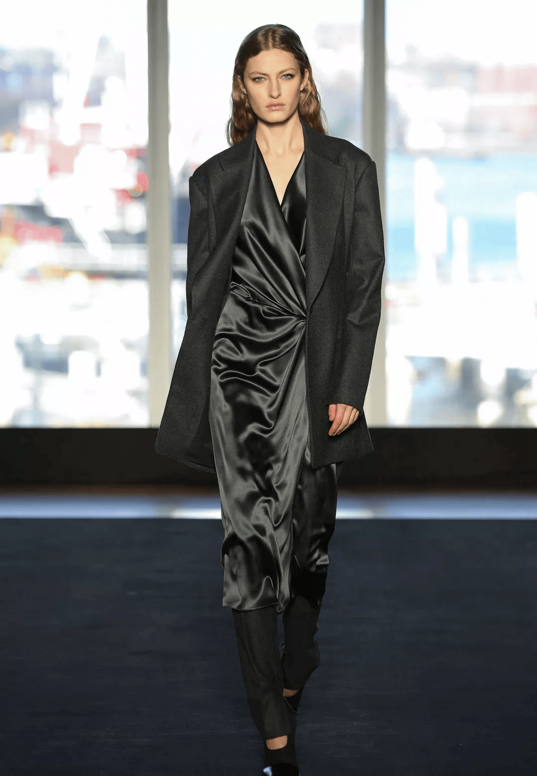 西装裙子浅浅的相遇便擦出曼妙的火花