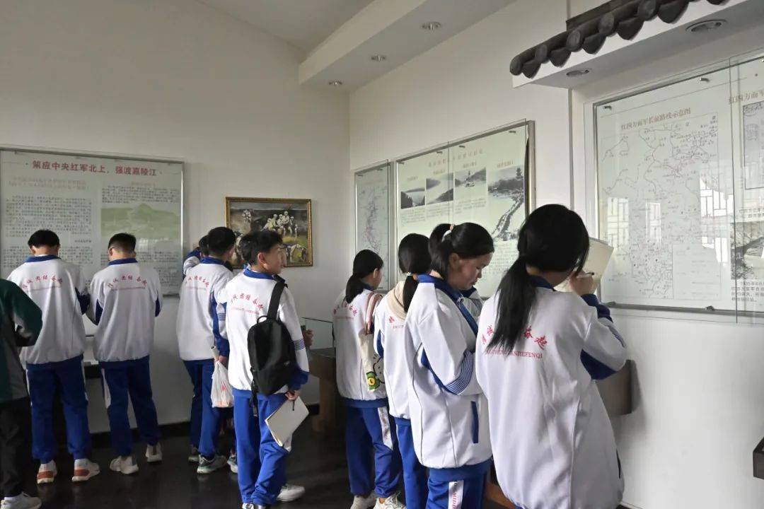 阆中中学为了进一步加强爱国主义,党史国史教育,引导学生铭记历史