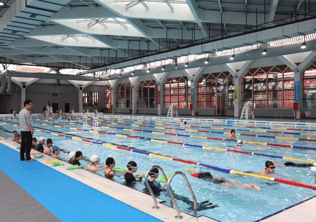 重庆大学虎溪校区体育中心开放试运行_场馆_游泳馆_小时