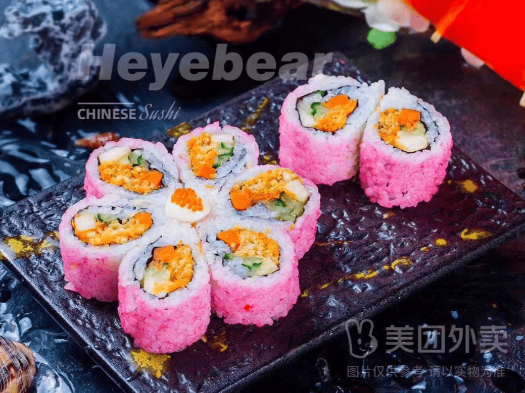 盛放的樱花,以樱花为底色的食物也是春日里的主角,樱花蛋糕,樱花寿司