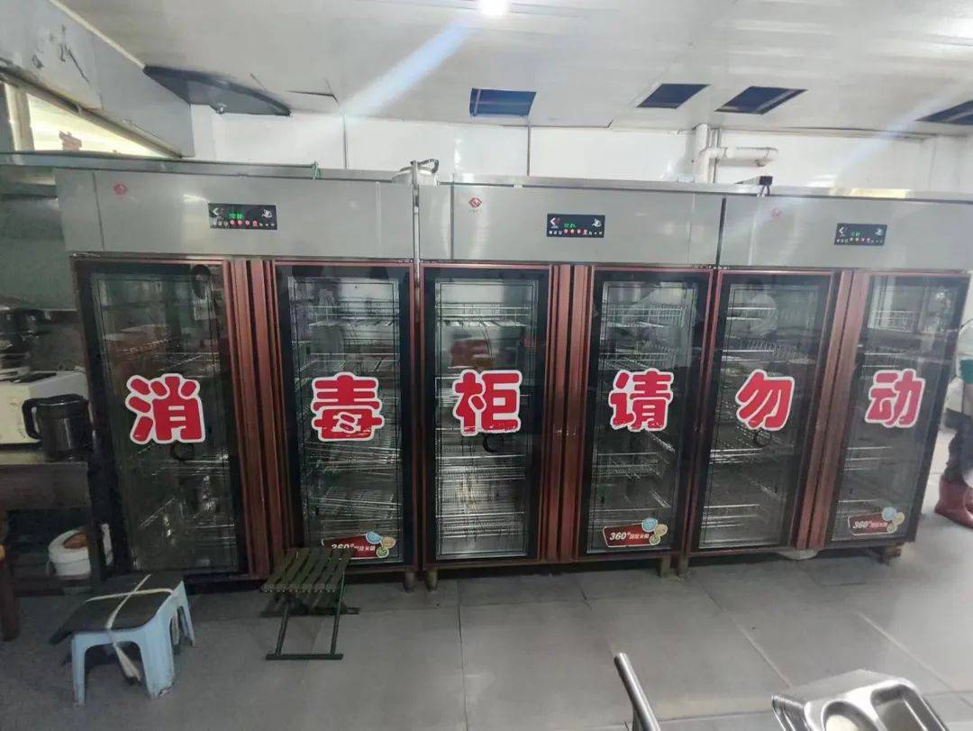 消毒柜符合安全卫生标准.