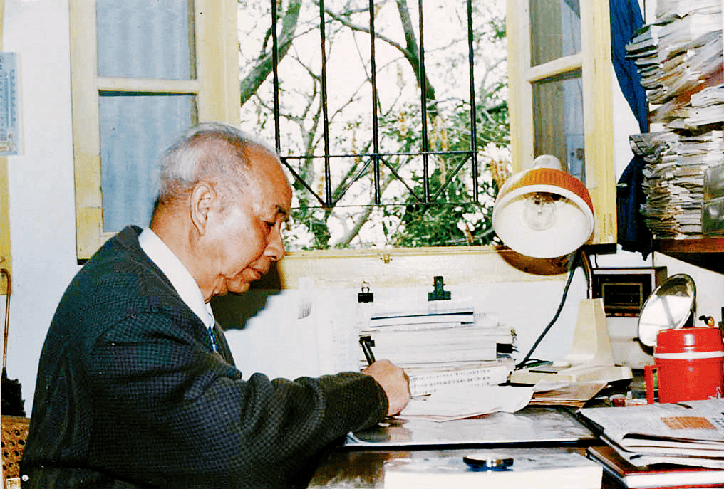 教育生涯起始于基础教育,服务于基础教育,直至成为高等教育领域的大家