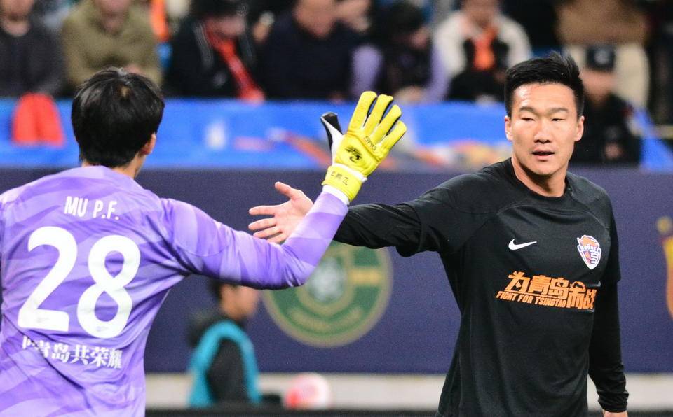 泰山队客战青岛海牛泰山队旧将刘军帅发挥神勇