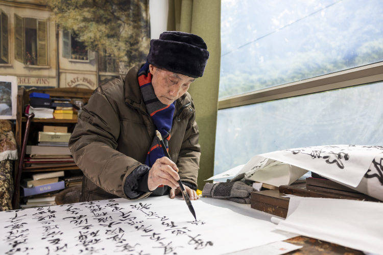 诗情画忆油画飞夺泸定桥作者刘国枢的女婿老人画油画一直到100岁