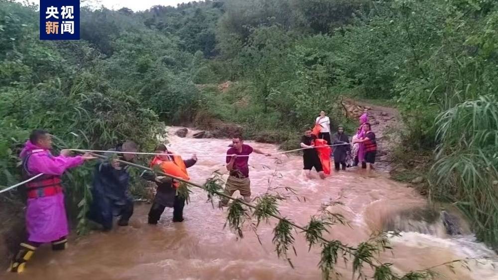 广东中北部出现暴雨到大暴雨，多地山洪预警生效