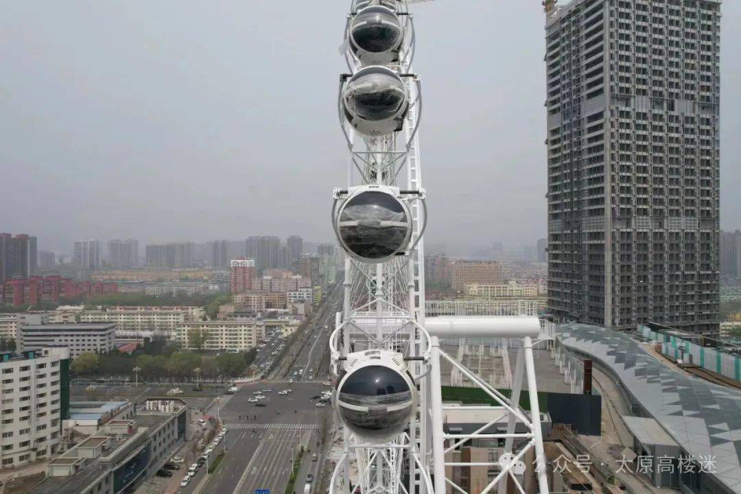 太原吾悦广场的摩天轮安装完毕被网友戏称后北屯之眼