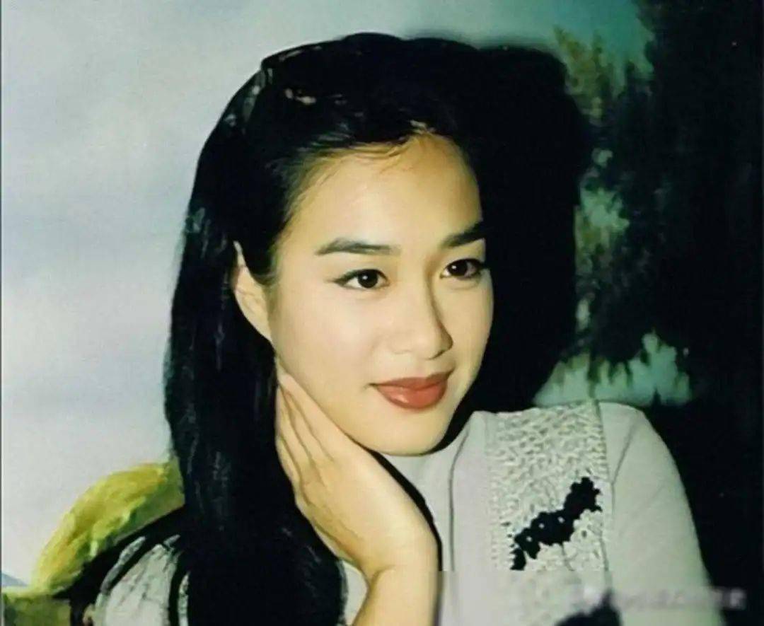 3段婚姻3个女儿51岁再为小12岁老公生四胎钟丽缇为啥这么拼