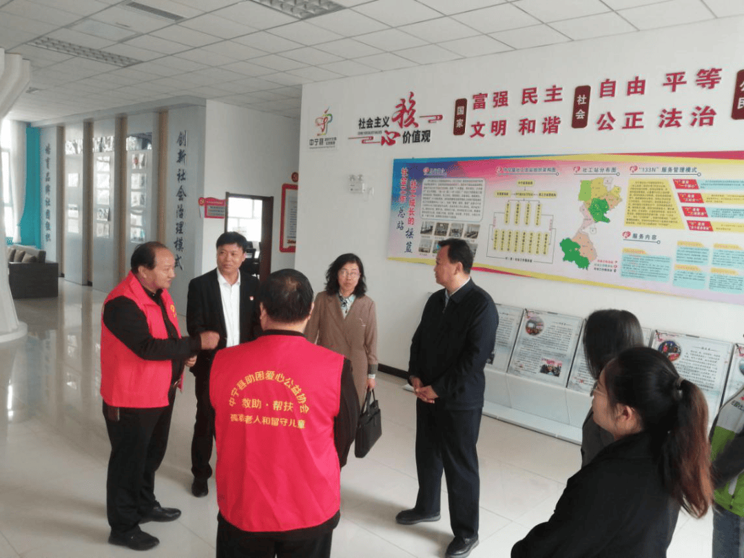何建勃调研社会组织孵化基地工作