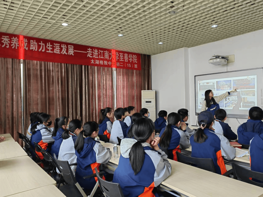 至善学院携手太湖格致中学开展春阅计划图书捐赠活动