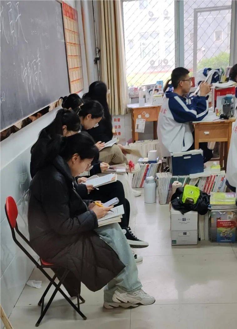 助力提升善鉴他山之石巧琢己身之玉教务处常规检查青年教师听课活动