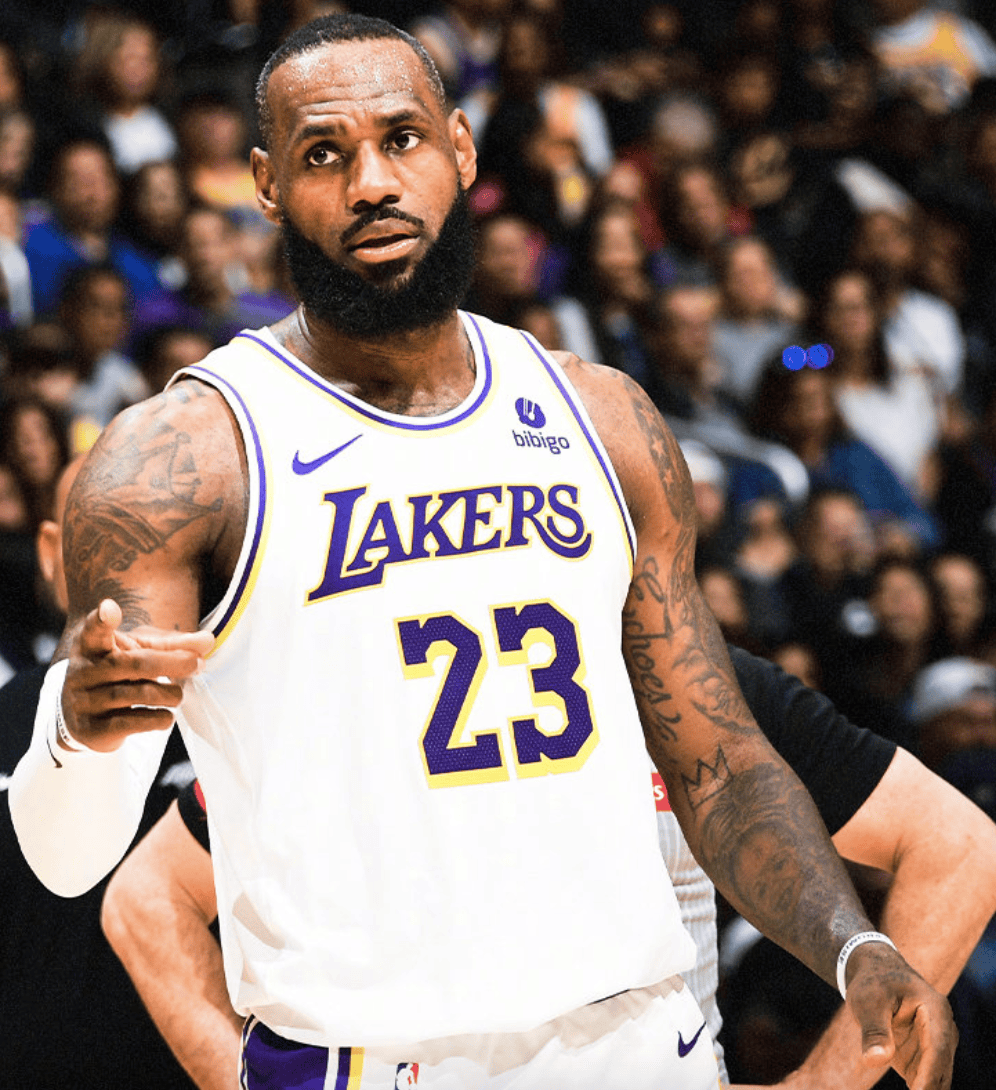 看nba本赛季的比赛,请添加下方微信自取:《nba英雄2.0》震撼来袭!