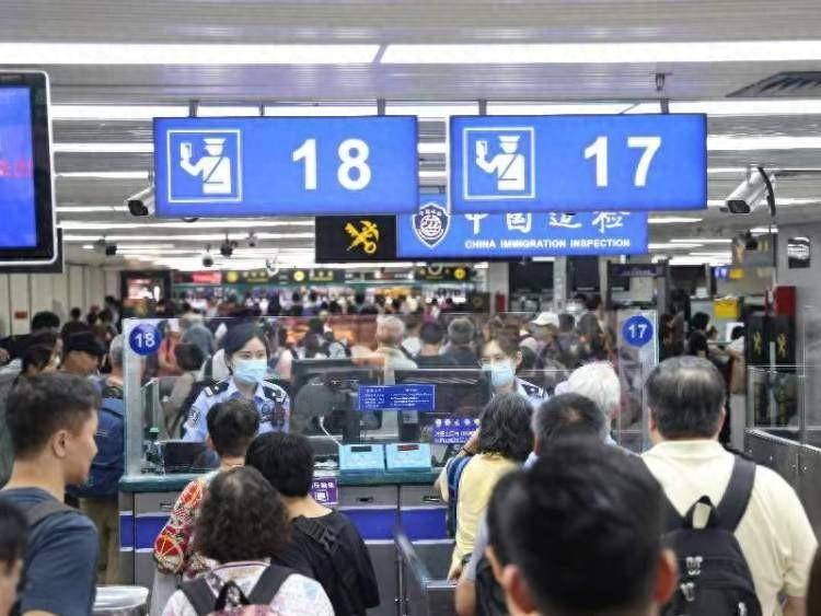 清明节假期罗湖边检站查验出入境旅客近59万人次