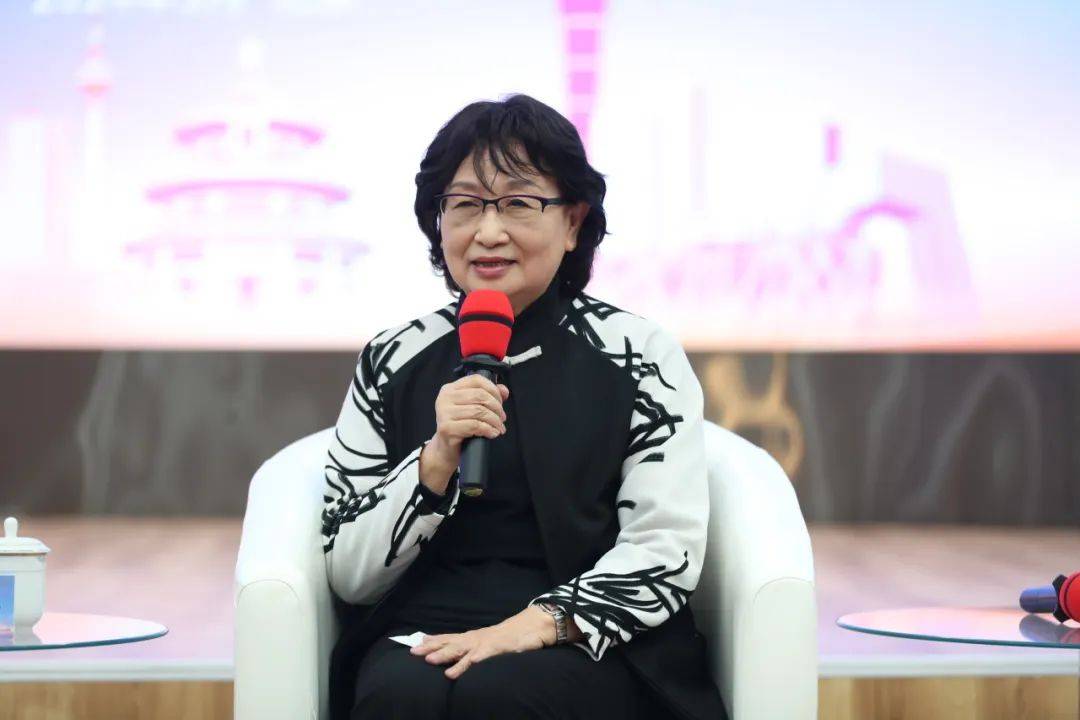 何冀平:明月何曾是两乡