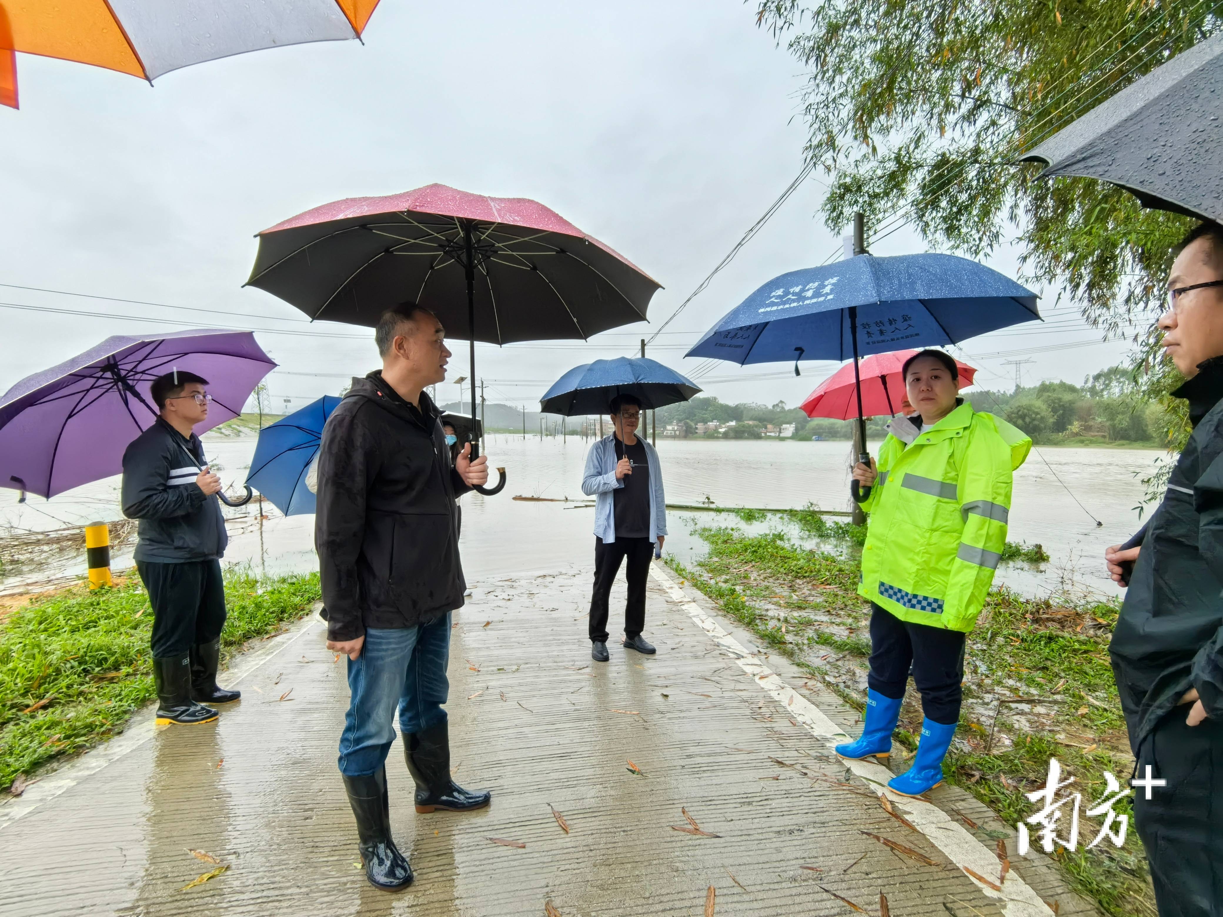 4月6日晚上,潘国标对佛冈防御强对流强降雨天气再部署,再落实.