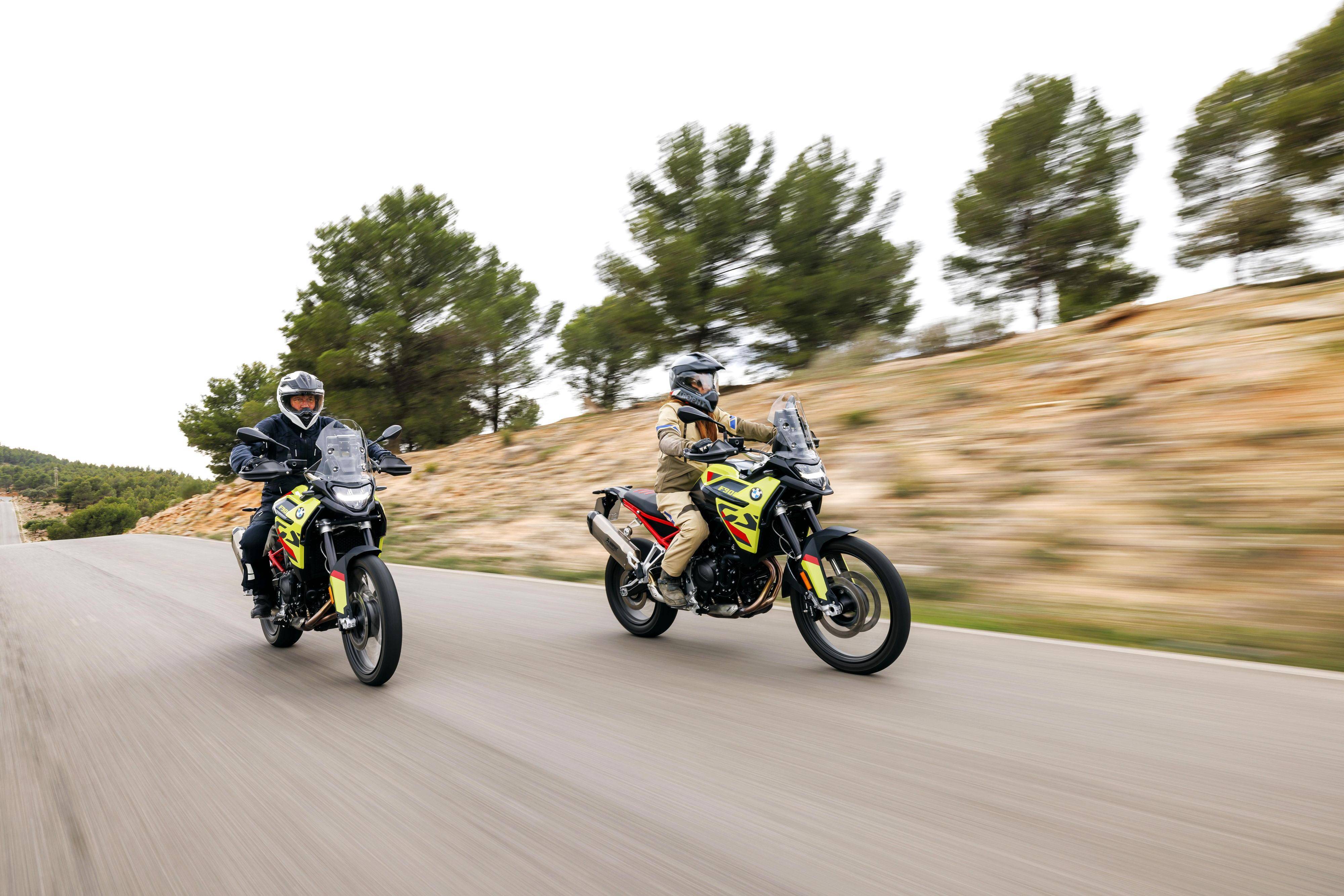 户外特写:宝马摩托 2024 新探险车 f 900 gs(3)公路篇_搜狐汽车_搜狐