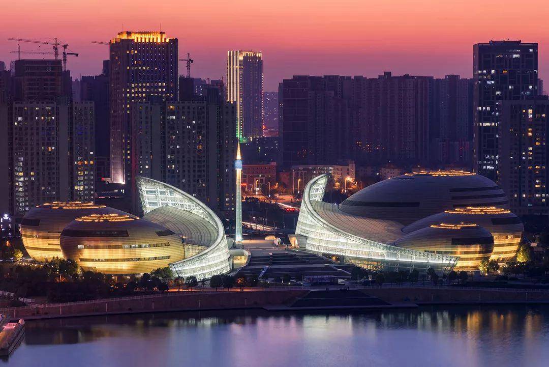 郑州:"郑中心"的"两掺儿"活法_铁路_城市_黄河