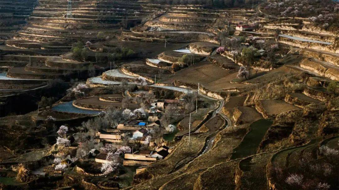 融媒联动全域旅游67人间四月西岩山烟云袅袅恍若天上人间