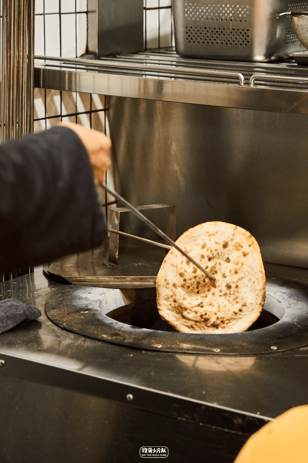 在印度当地,馕饼是颇为日常的主食,一枚馕饼也自然成为了店内点评推荐