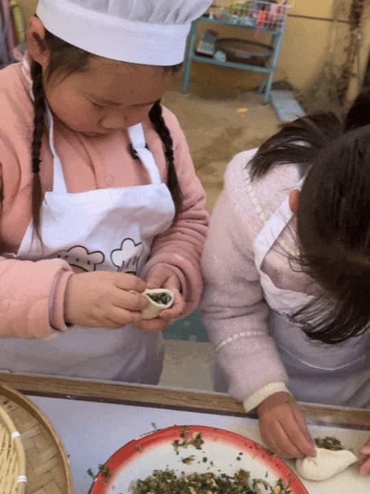 爆火的辛者库幼儿园报名排到后年终于明白好好的孩子为啥进了精神科