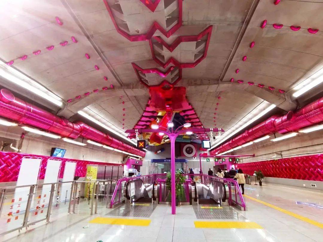 地铁竟然成了风景专列马上出发看风景