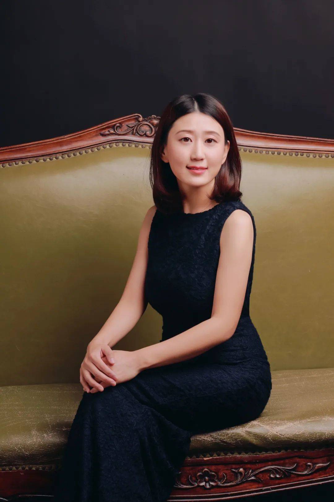 硕士生导师,施坦威荣誉教师,上海音乐学院钢琴教学法硕士,美国卡耐基