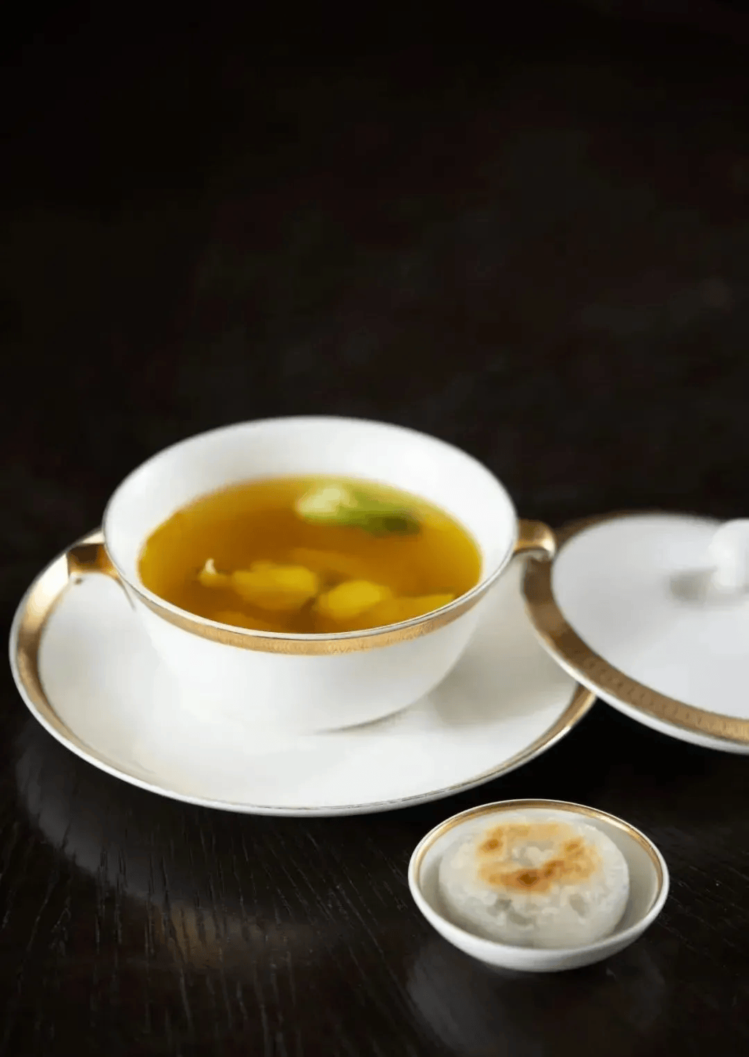 荠菜肉末锅饼.椒麻鮰鱼 明年螺丝盏.榄仁韭菜螺蛳肉 .茉莉花和牛粒.