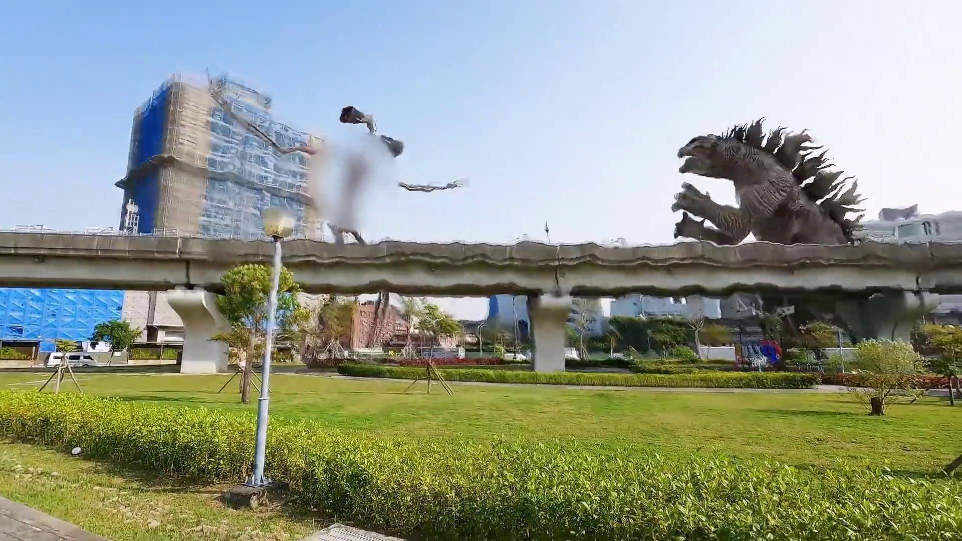 哥斯拉大战警笛头,释放原子吐息却被音波打断,一副耳机挽回战局