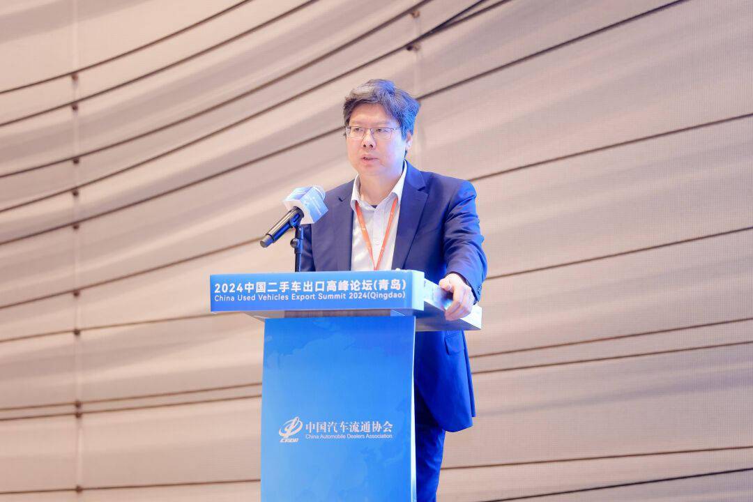 随后,新华锦集团有限公司总裁助理 董盛带来《借青岛力量,共谋中国