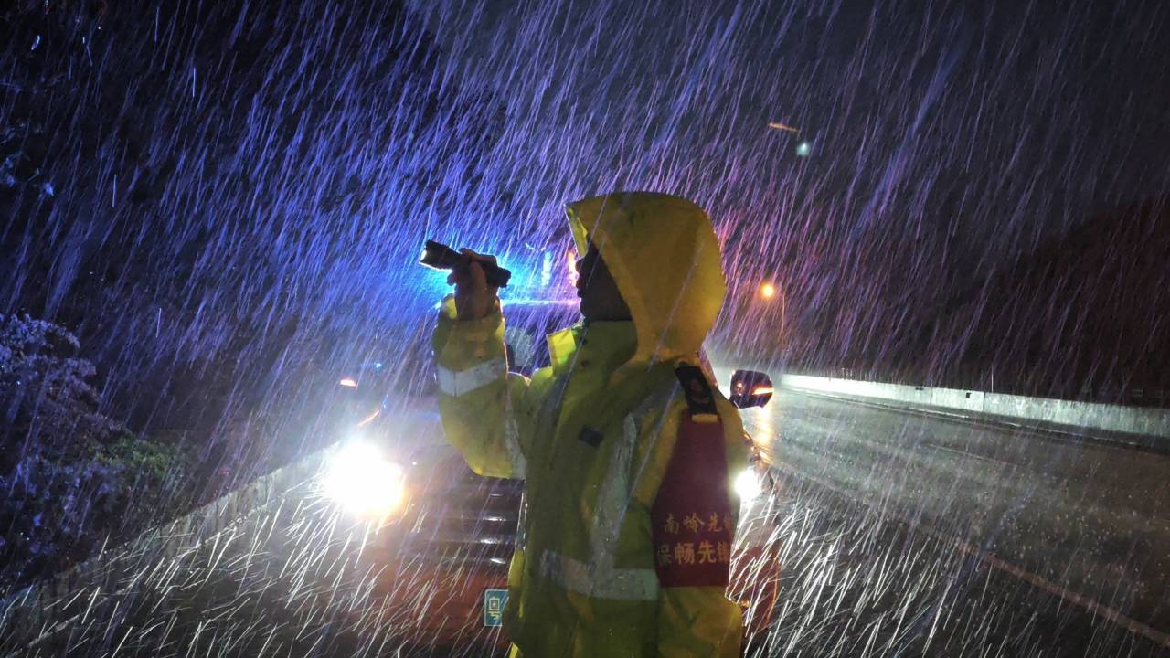 闻"汛"而动!京珠北,乐广北高速"南岭先锋"全力战"汛"_巡查_养护_监控