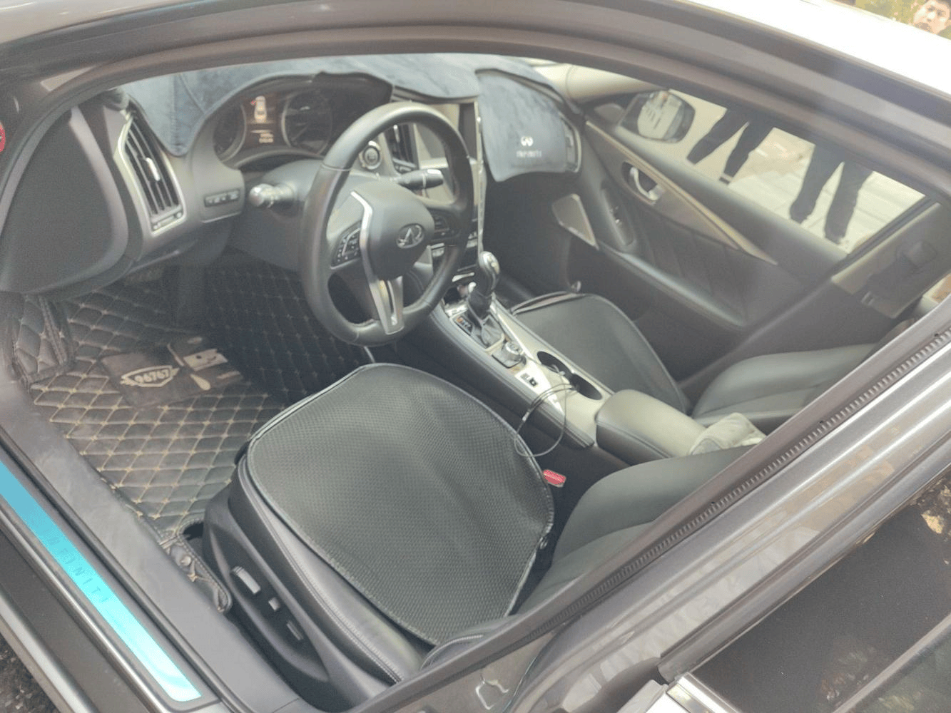 英菲尼迪q50l新车一度比迈腾便宜,8万收辆六年的进享版贵不贵?