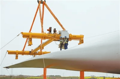 6亿 高安首台风电机组吊装完成!_风机_叶片_工人