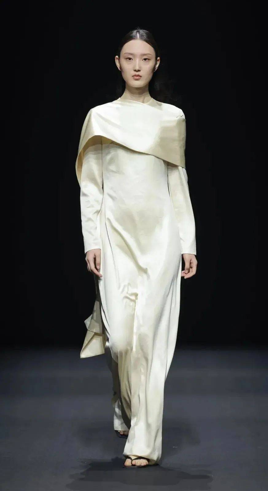 中国国际时装周上看起来有衣张力的服装长什么模样