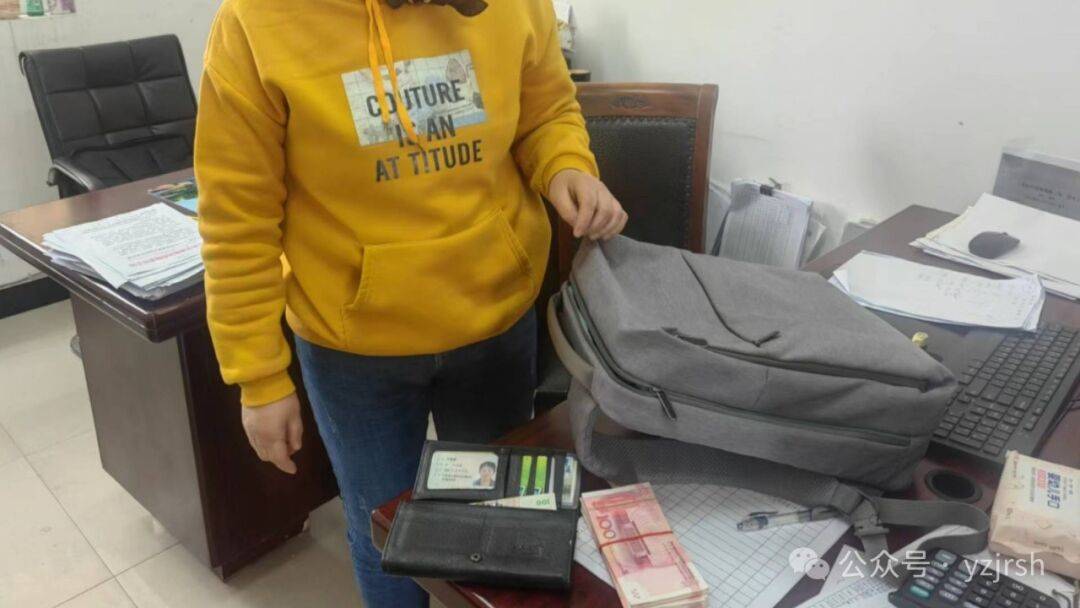 失而复得的一万块_驾驶员_张师傅_现金