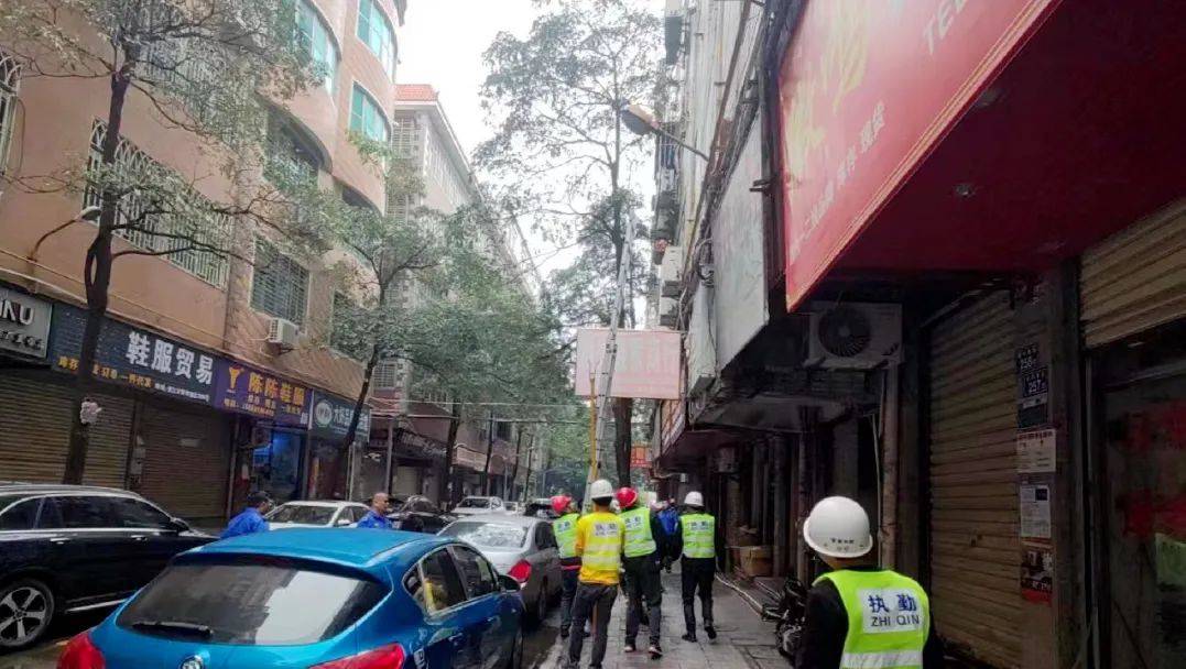 青阳街道主要领导带队检查农贸市场