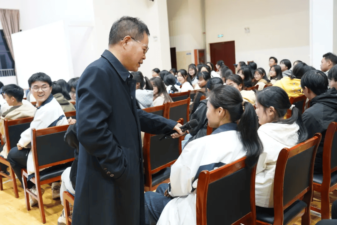 心理赋能赢在高考祁门一中励志心理辅导讲座助力高三学子决胜高考